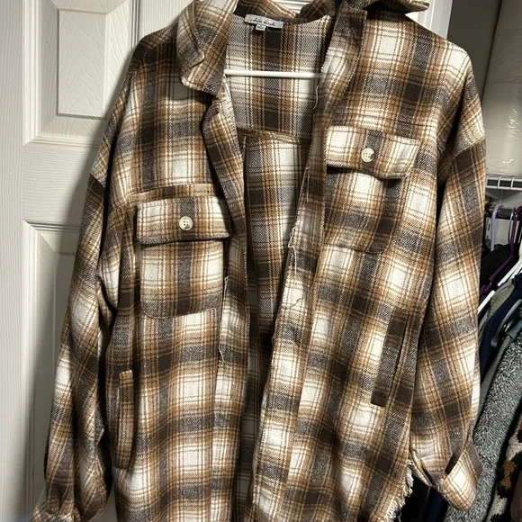 Shacket - Picture 1 of 2